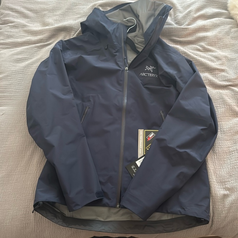 Arcteryx Beta LT Jacket Men’s Black Sapphire size medium